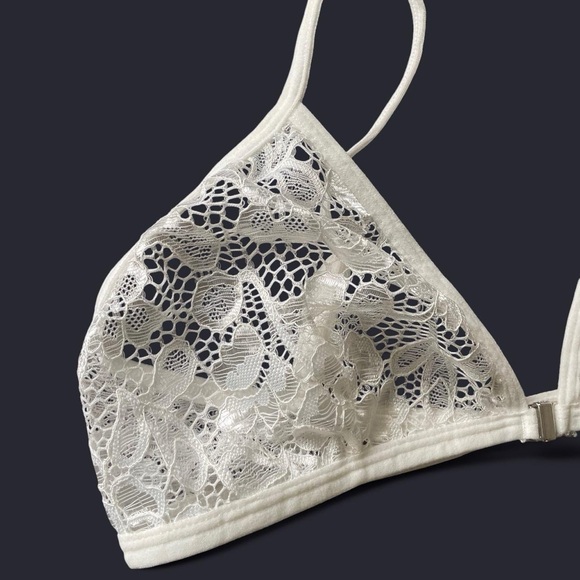 Elegant With Lace Bralette - Picture 2 of 3